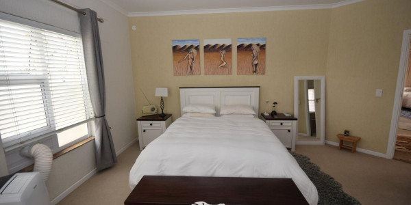 ROSSMUND SWAKOPMUND: SPACIOUS UPMARKET TOWNHOUSE FOR SALE