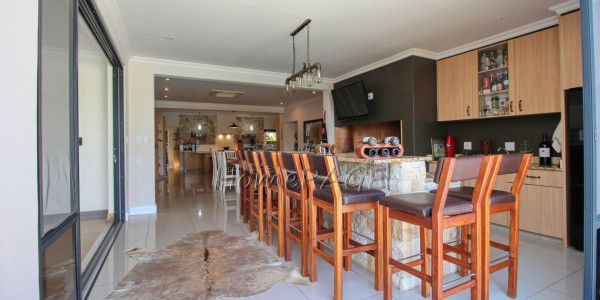 Otjiwarongo:  STUNNING, MODERN 4 BEDR HOME WITH FLAT is for sale