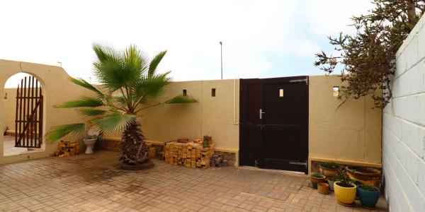 4 Bedroom Home with 1 Bedroom Flat for Sale, Swakopmund Kramersdorf