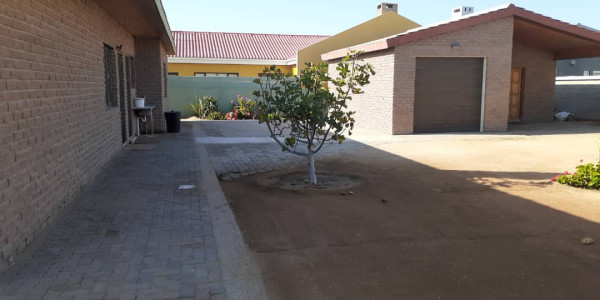 SPACIOUS / GORGEOUS HOUSE FOR SALE IN HENTIES BAY