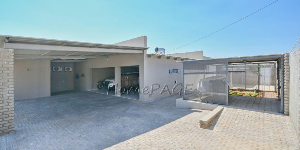 Ext 1, Outjo:  VERY NEAT, LOW MAINTENANCE 5 Bedr Home is for Sale