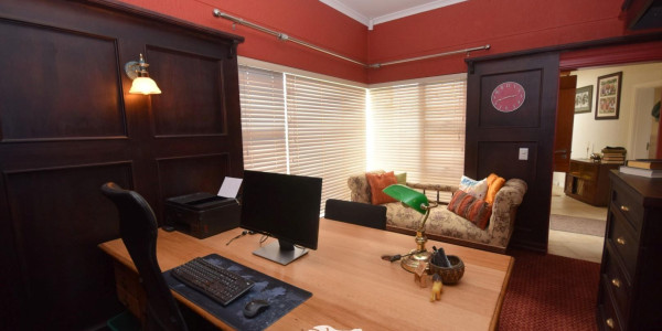 ROSSMUND SWAKOPMUND: SPACIOUS UPMARKET TOWNHOUSE FOR SALE