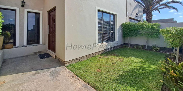 Fairway Estates, Walvis Bay:  VERY NEAT HOME WITH FLAT IS FOR SALE