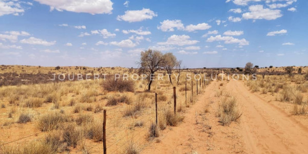 EXCEPTIONAL KALAHARI FARM FOR SALE IN NAMIBIA - HARDAP DISTRICT