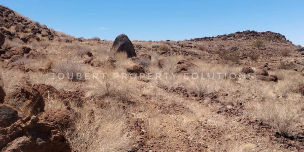 BEAUTIFULL HUNTING / LIVESTOCK / MINING FARM FOR SALE IN THE SOUTH OF NAMIBIA – ARIAMSVLEI DISTRICT