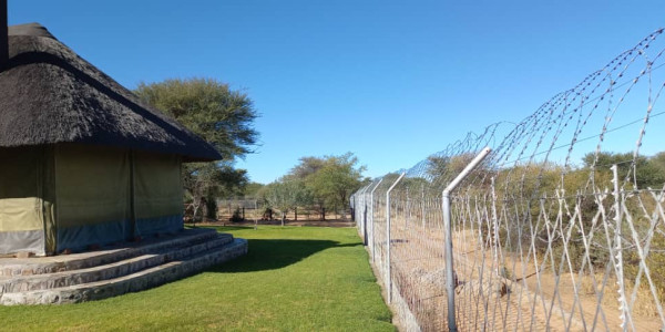 Agents Marlene, Leon and Jan presents this property, 30 km from Okahandja on the B2-road.