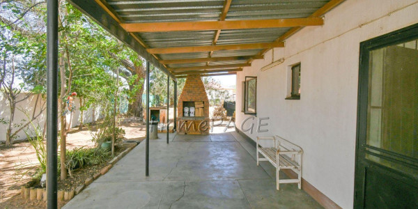 Omaruru, 3 Bedr home with pool is for Sale