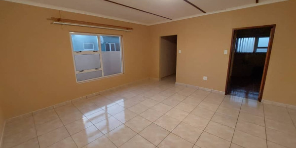 5 Bedroom House With a Flat For Sale Meersig Walvisbaai