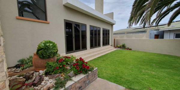 Luxurious Coastal Home with Flat for Sale in Henties Bay