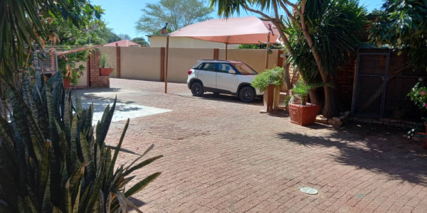 HOUSE FOR SALE: OTJIWARONGO CENTRAL - 1536 Sqm Erf size