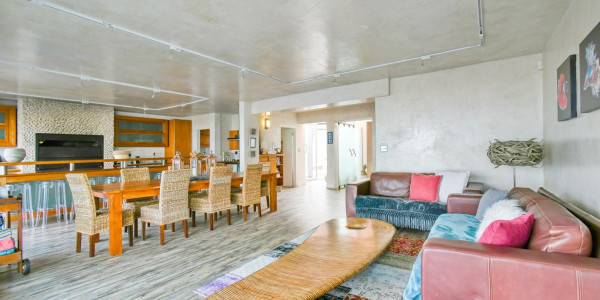 Long Beach, Walvis Bay:  Beautiful ECLECTIC Stunner home WTH FLAT is for Sales:  A RARE FIND