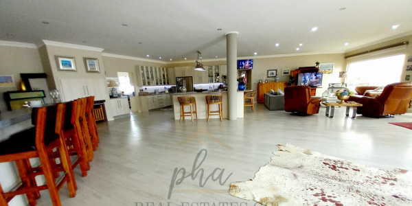 Spacious Family Home For Sale - Henties Bay (Sunbay)