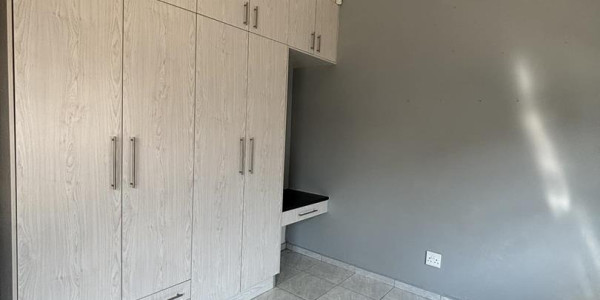 This townhouse in Okahandja offers you a fantastic opportunity! With its modern design and prime location, it offers both comfort and convenience.