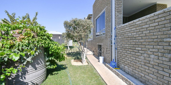 Ext 1, Outjo:  VERY NEAT, LOW MAINTENANCE 5 Bedr Home is for Sale