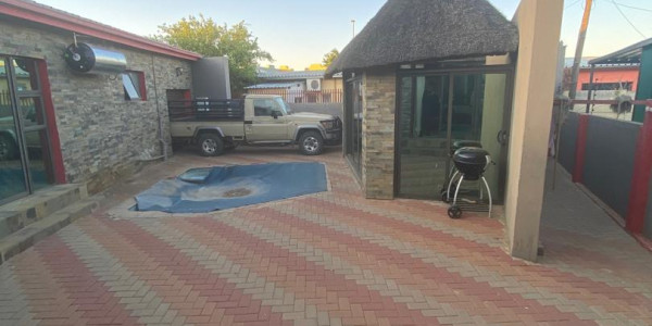 Windhoek Khomasdal: Beautiful 4 Bedroom house is For Sale