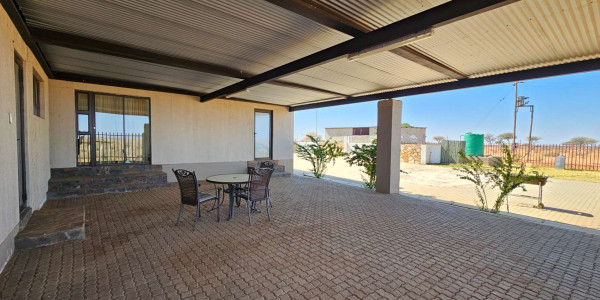 Luxurious Lodge Opportunity Near Windhoek