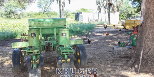 Agricultural smallholding situated approximate 20 km North-East of Omaruru on the banks of the Omaruru river