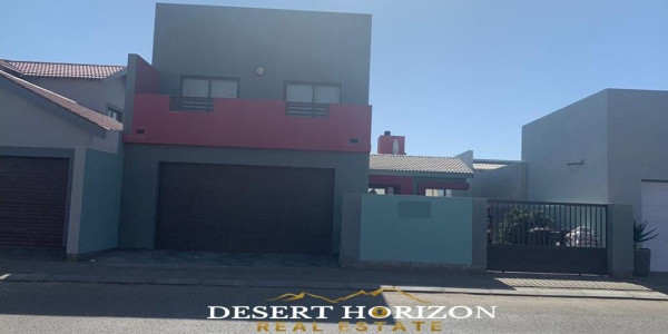 Walvisbay, Fairways | Cozy 4 Bedroom house for sale