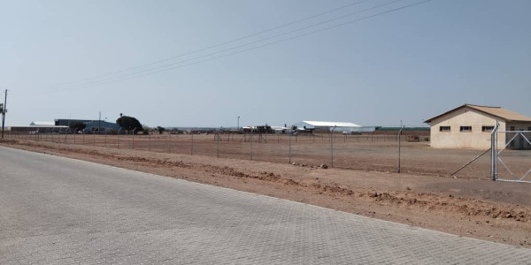 PERFECTLY LOCATED INDUSTRIAL ERF FOR SALE IN MARIENTAL – 2 OPTIONS!!