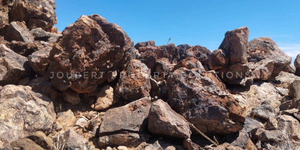 BEAUTIFULL HUNTING / LIVESTOCK / MINING FARM FOR SALE IN THE SOUTH OF NAMIBIA – ARIAMSVLEI DISTRICT