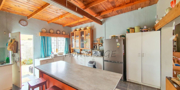 Henties Bay Proper:  5 Bedroom FARMSTYLE HOME is for Sale