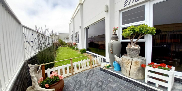 Spacious Family Home For Sale - Henties Bay (Sunbay)