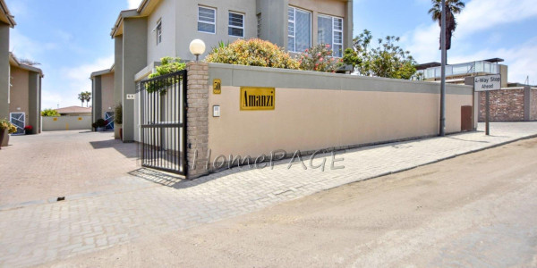 Vineta, Swakopmund:  Neat and Spacious 3 Bedr UPMARKET Townhouse is for sale