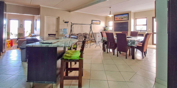 Fairway Estates, Walvis Bay:  VERY NEAT HOME WITH FLAT IS FOR SALE