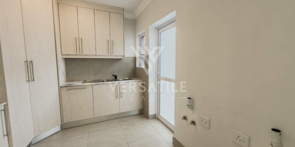 Stunning newly built home, walking distance from the sea and shopping mall.