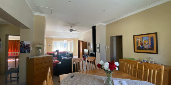 3 Bedroom House in Klein Windhoek with flat