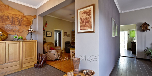 Central, Swakopmund:  EXTREMELY NEAT Home with 3 FLATS is for Sale