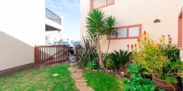 Comfortable 4 Bedroom Townhouse for sale in Long Beach.