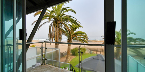 Long Beach, Walvis Bay:  Beautiful ECLECTIC Stunner home WTH FLAT is for Sales:  A RARE FIND