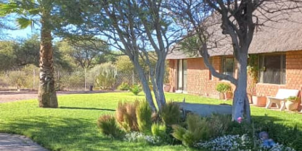 Agents Marlene, Leon and Jan presents this property, 30 km from Okahandja on the B2-road.