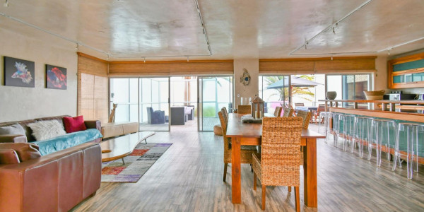 Long Beach, Walvis Bay:  Beautiful ECLECTIC Stunner home WTH FLAT is for Sales:  A RARE FIND