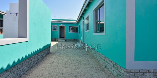 Tamariskia, Swakopmund:  3 Bedr Home with two 1 Bedr flats for sale