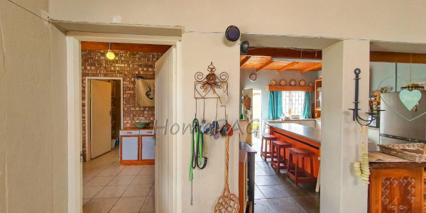 Henties Bay Proper:  5 Bedroom FARMSTYLE HOME is for Sale