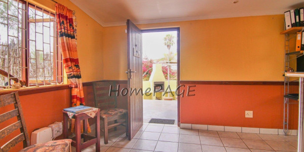 Vineta, Swakopmund:  3 Bedr Home with 5 Flats is for Sale