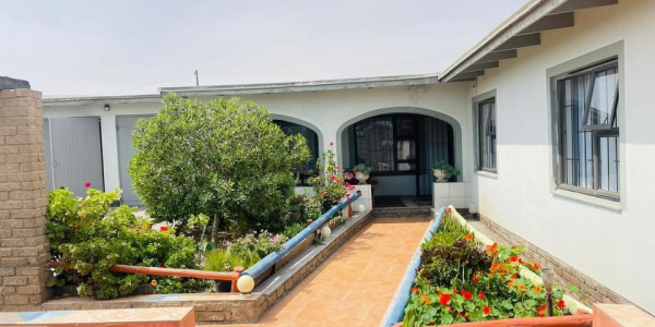 Beautiful family house for sale in Tamariskia, Swakopmund