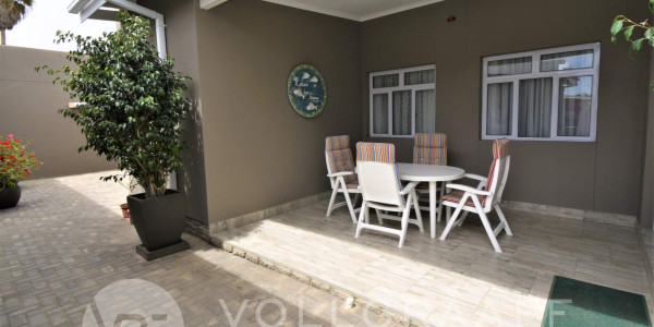 Immaculate home with 3 furnished flats!!!!