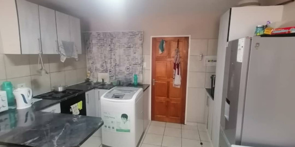 2 Bedroom Apartment For Sale in Otjomuise