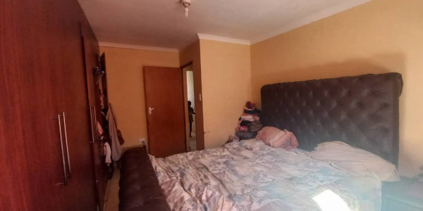 Kuisebmond, Walvis Bay:  Home with 3 Flats if for Sale