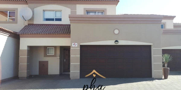 Modern 3 bedr Townhouse with courtyard for sale in Walvis Bay for N$1 600  000.00