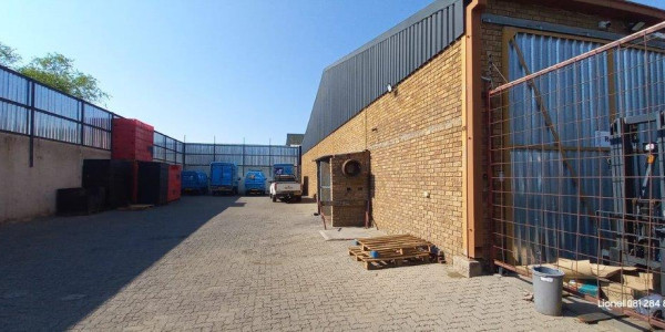 Large Commercial Property To Let