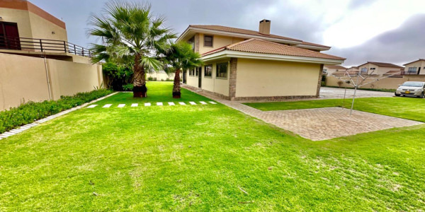 4 Bedrooms Double Storey House For Sale in Vogelstrand