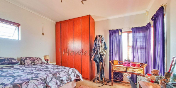 Meersig, Walvis Bay:  Spacious Lock-up-and-go Style Home