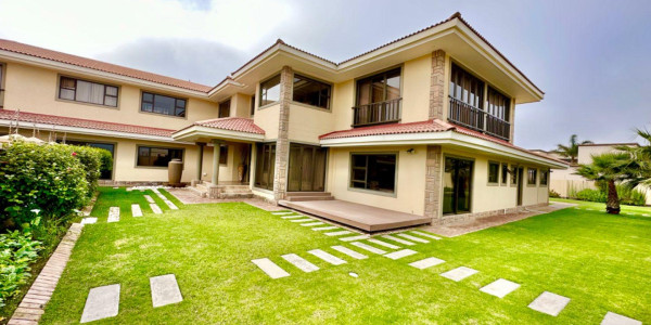 4 Bedrooms Double Storey House For Sale in Vogelstrand
