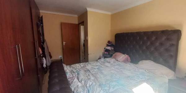 Kuisebmond, Walvis Bay:  Home with 3 Flats if for Sale