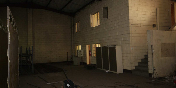 •	Warehouse 1,482 sqm in size