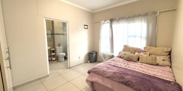 2 Bedroom Apartment For Sale in Pioneers Park Ext.1